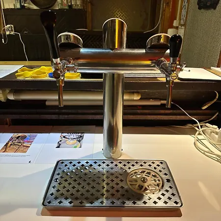 Former Pub 6 For Stag Do, Mens Cave Apartament Budapesta