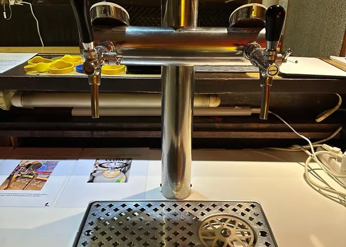 Former Pub 6 For Stag Do, Mens Cave Apartament Budapesta